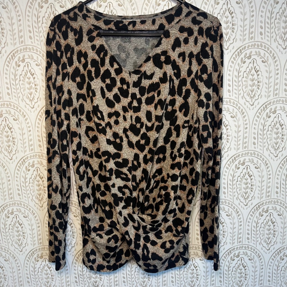 Maurices 24/7 Leopard Print Twist Front V Neck Long‎ Sleeve Top Womens Medium